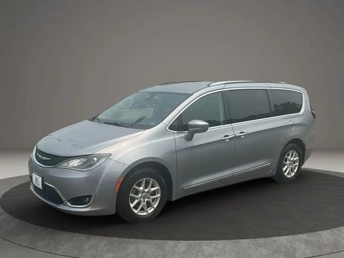 Used 2020 Chrysler Pacifica Touring-L FWD image 1