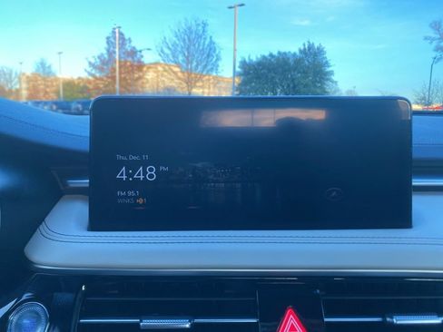 Used 2025 Genesis G70 2.5T image 20