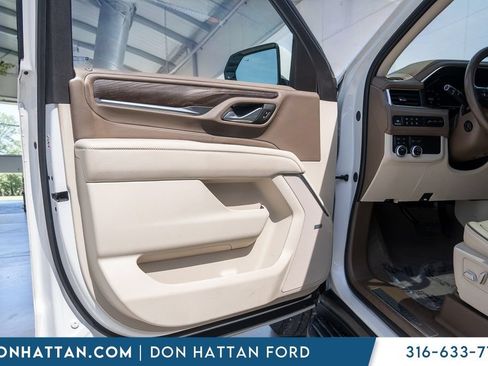 Used 2024 GMC Yukon XL Denali AWD/4WD image 16