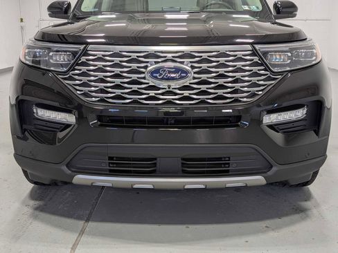 Used 2020 Ford Explorer Platinum w/ Premium Technology Package image 2