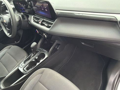 Used 2025 Chevrolet TrailBlazer LT FWD image 35