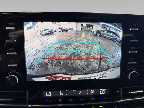 Used 2023 Toyota Sienna XLE w/ XLE Plus Package AWD/4WD image 16