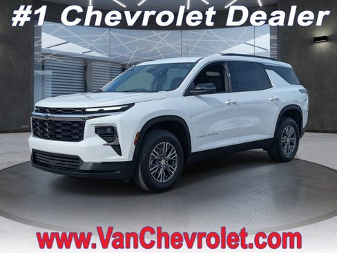 Used 2025 Chevrolet Traverse LT w/ Enhanced Driving Package image 1