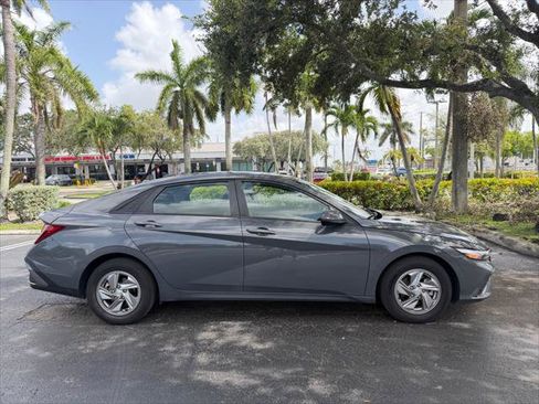 Used 2025 Hyundai Elantra SE FWD image 9