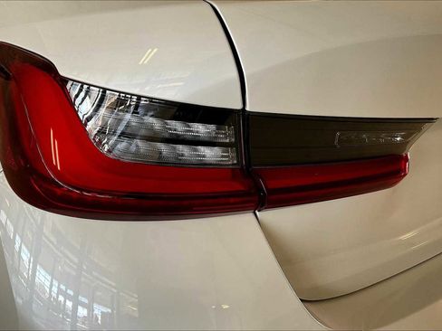 Certified 2025 BMW 330i Sedan w/ Premium Package image 16