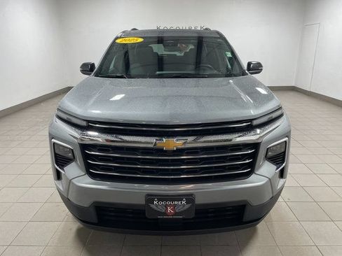 Used 2025 Chevrolet Traverse LT AWD/4WD image 2