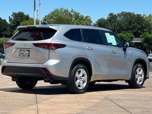 Certified 2024 Toyota Highlander LE AWD/4WD image 4
