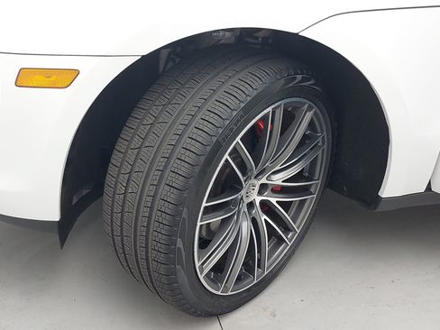 Certified 2025 Porsche Macan S AWD/4WD image 34