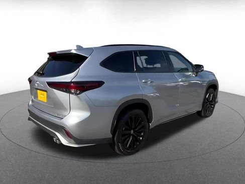 Used 2025 Toyota Highlander XSE AWD/4WD image 15