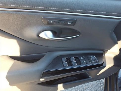 Used 2022 Lexus ES 350 w/ Premium Package image 10