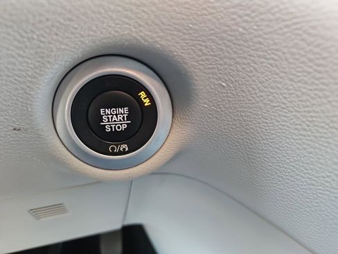 Used 2024 Chrysler Pacifica Touring-L FWD image 30