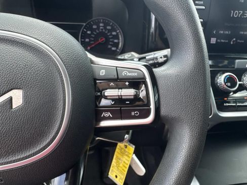 Used 2023 Kia Sorento LX FWD image 24