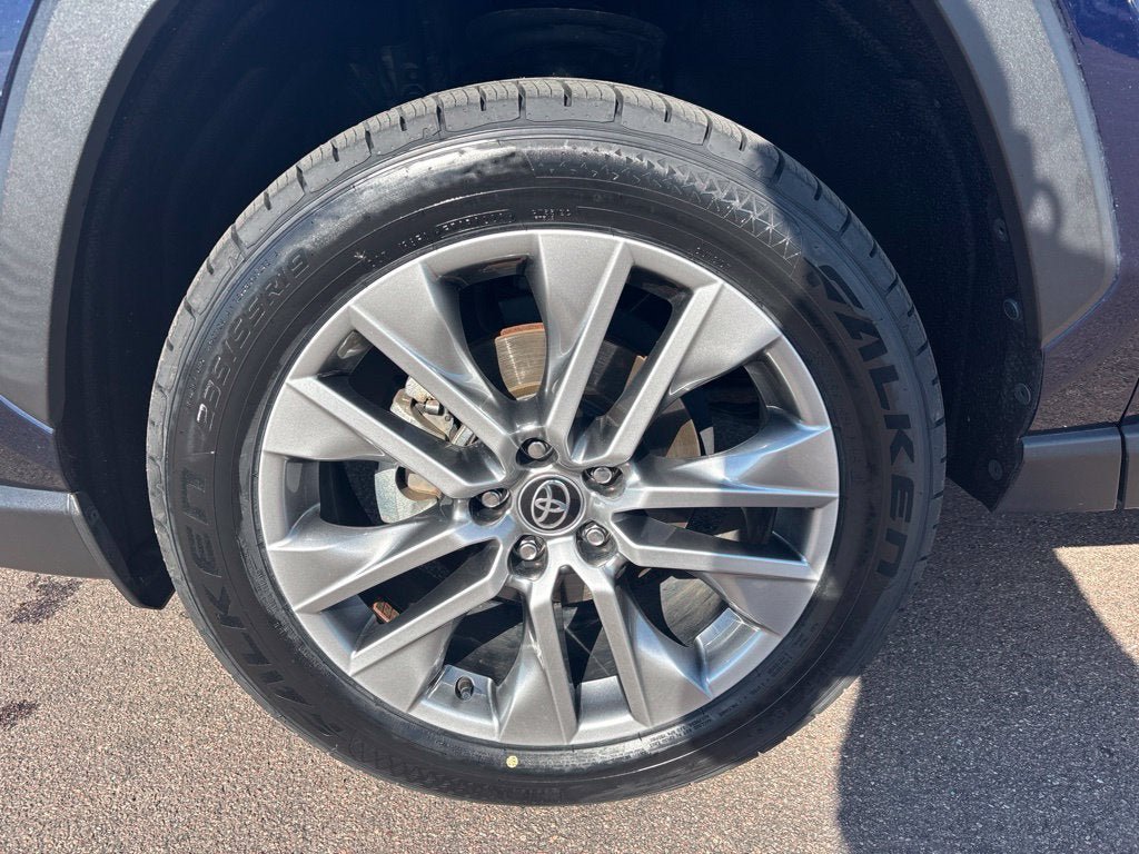 Used 2022 Toyota RAV4 XLE Premium FWD image 9