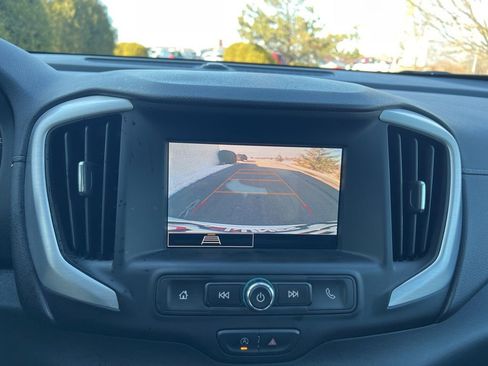 Used 2023 GMC Terrain SLE w/ Driver Convenience Package image 19