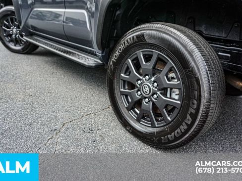 Used 2025 Toyota 4Runner SR5 AWD/4WD image 15