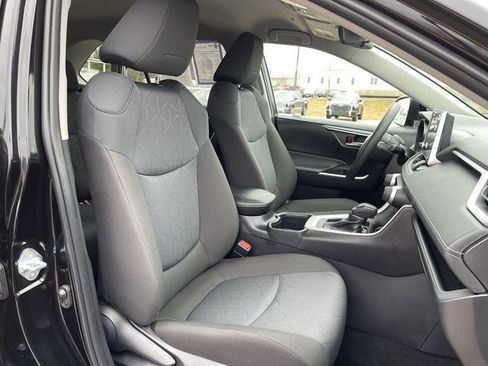 Used 2025 Toyota RAV4 XLE image 20
