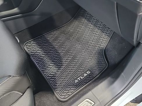 Used 2025 Volkswagen Atlas Cross Sport SE image 14