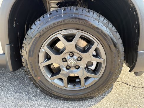Used 2025 Honda Pilot TrailSport image 21