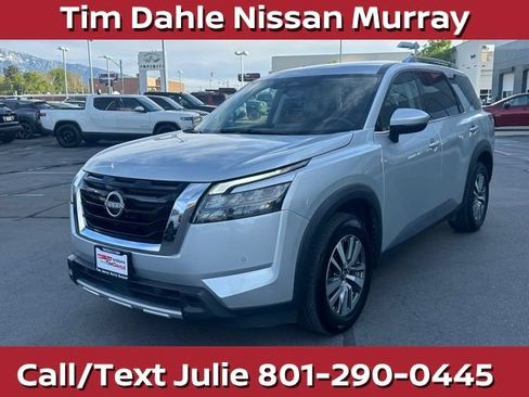 Used 2025 Nissan Pathfinder SL AWD/4WD image 5