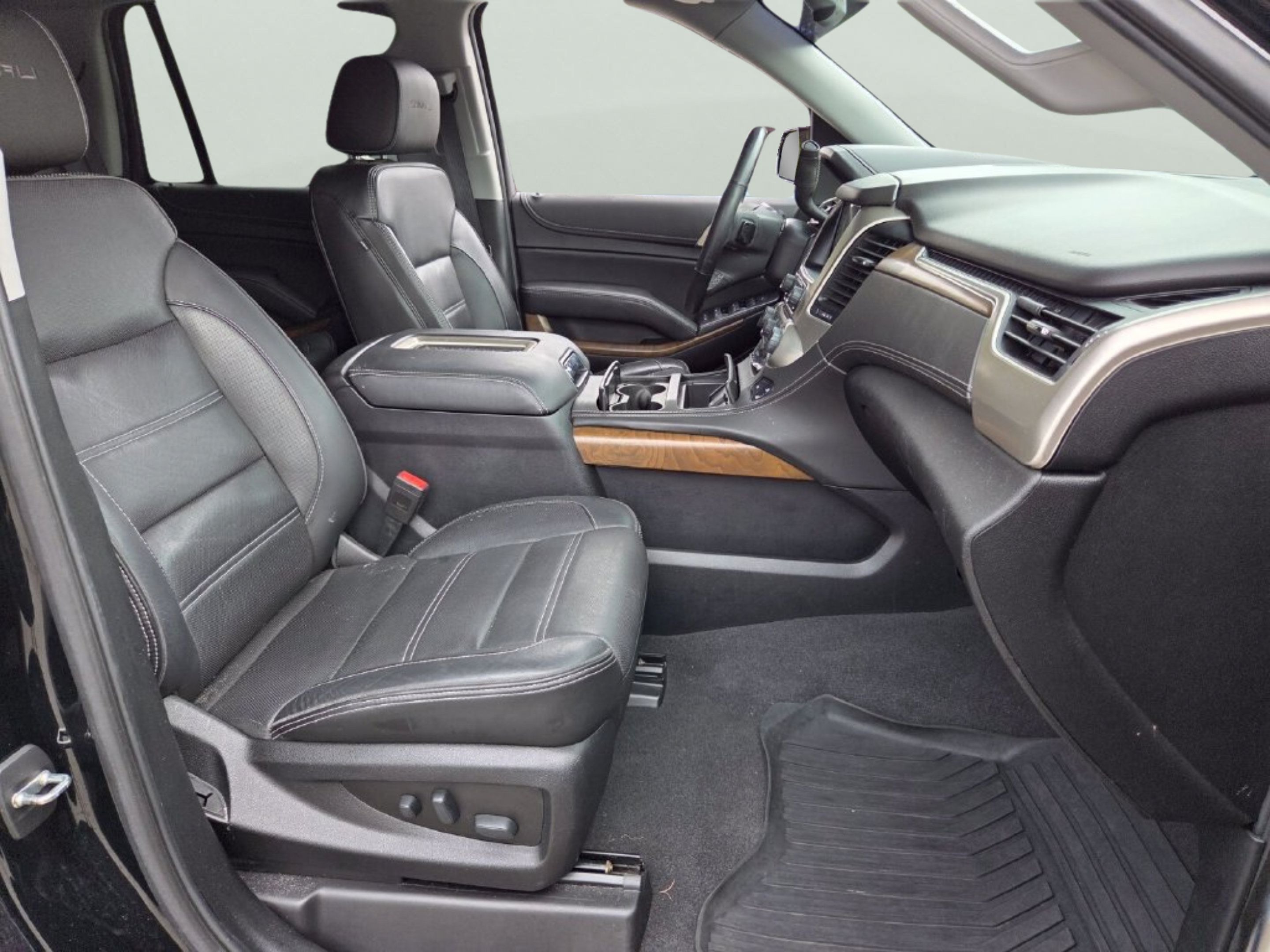 Used 2020 GMC Yukon Denali w/ Open Road Package AWD/4WD image 17