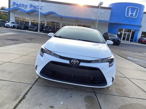 Used 2023 Toyota Corolla LE FWD image 3