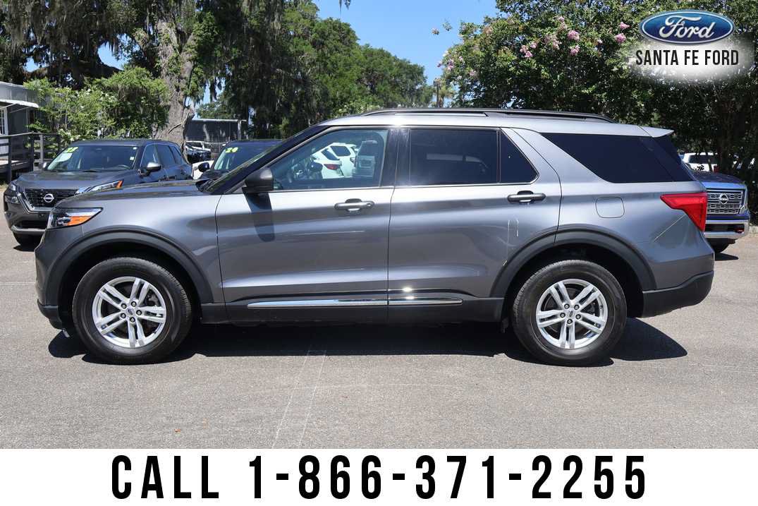 Used 2024 Ford Explorer XLT w/ Equipment Group 202A AWD/4WD image 3