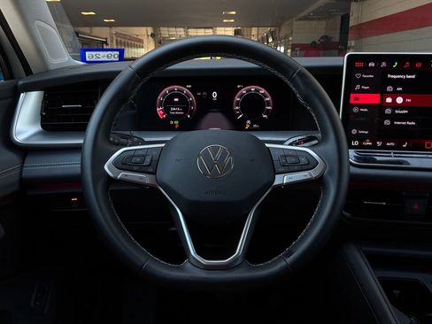 Used 2026 Volkswagen Tiguan SE FWD image 35