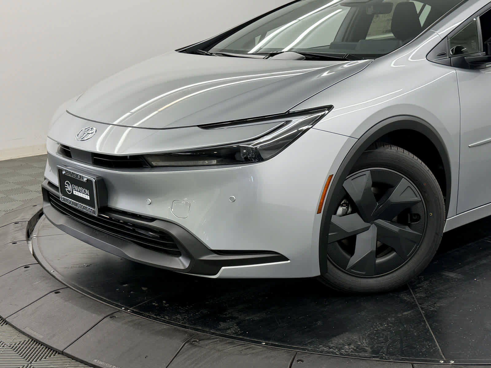 New 2027 Toyota Prius LE FWD image 3
