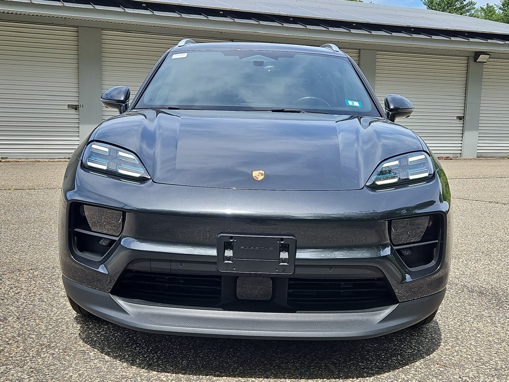 Certified 2025 Porsche Macan 4S Electric AWD/4WD image 10