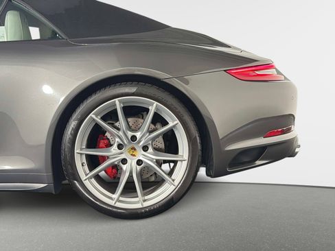 Used 2018 Porsche 911 Carrera 4S AWD/4WD image 15