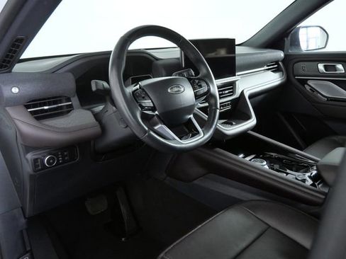 Certified 2025 Ford Explorer Platinum AWD/4WD image 15