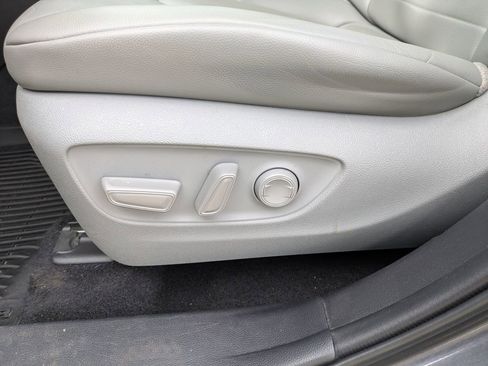 Used 2021 Toyota Highlander XLE image 8