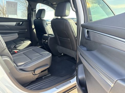 Used 2025 Buick Enclave Preferred image 13