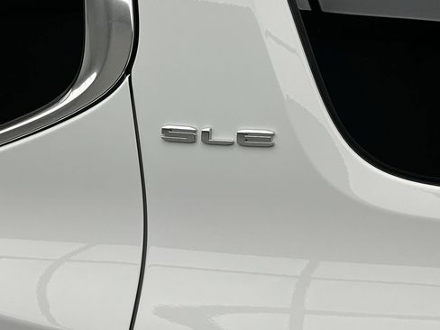 Certified 2021 GMC Acadia SLE w/ Driver Convenience Package image 33