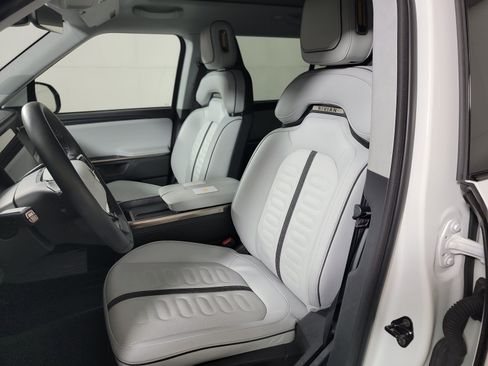 Used 2025 Rivian R1S Adventure AWD/4WD image 20