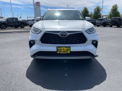 Used 2023 Toyota Highlander Platinum AWD/4WD image 8