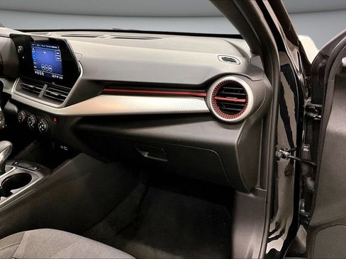 Used 2024 Chevrolet Trax RS FWD image 27