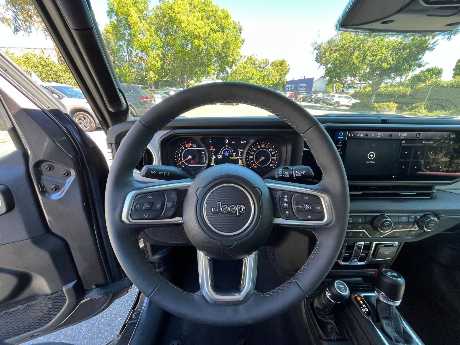 Used 2025 Jeep Wrangler Unlimited Sahara AWD/4WD image 33
