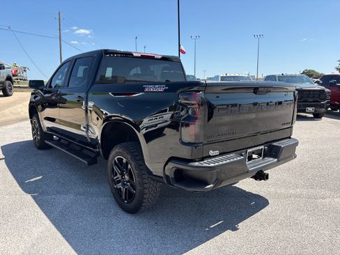 Used 2024 Chevrolet Silverado 1500 Custom Trail Boss w/ LPO, Dark Essentials Package AWD/4WD image 4