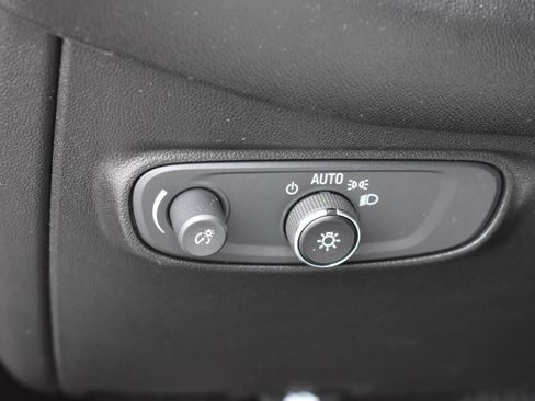 Used 2021 Chevrolet Equinox LS w/ LS Convenience Package FWD image 23