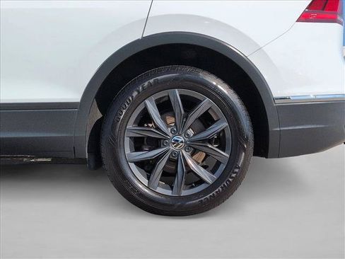 Used 2024 Volkswagen Tiguan SE AWD/4WD image 25
