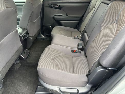 Used 2025 Toyota Highlander LE image 22