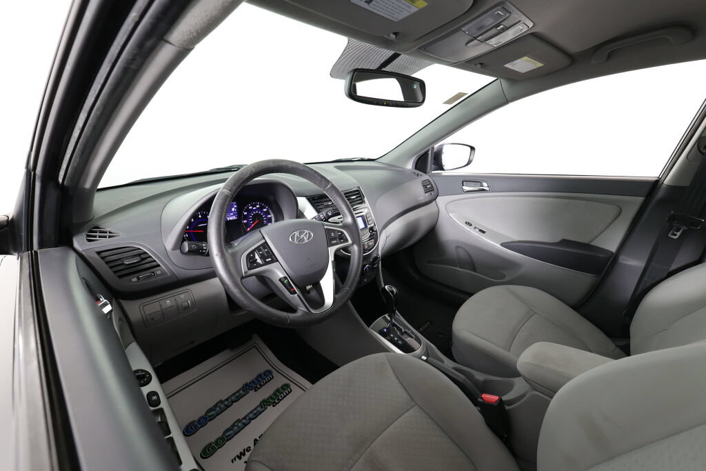 Used 2012 Hyundai Accent SE FWD image 10