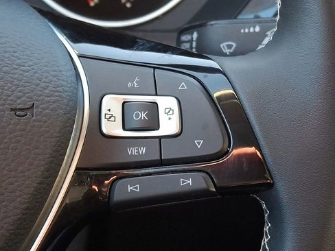 Used 2021 Volkswagen Tiguan SE image 17