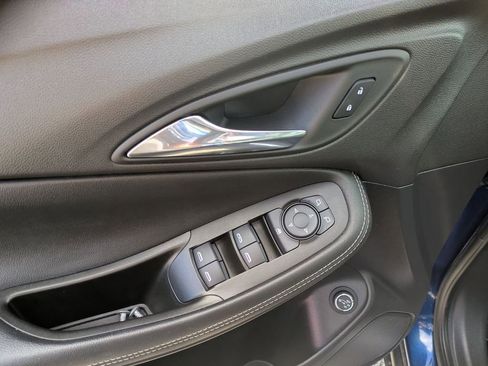 Used 2022 Buick Encore GX Select image 9