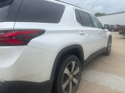 Used 2023 Chevrolet Traverse LT w/ LT Premium Package AWD/4WD image 5