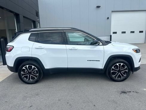 Used 2022 Jeep Compass Limited w/ Sun and Sound Group AWD/4WD image 2