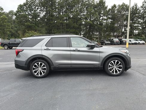 Used 2025 Ford Explorer ST-Line RWD image 14