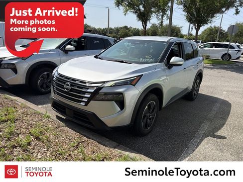 Used 2025 Nissan Rogue SV FWD image 1