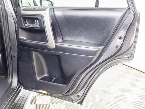 Used 2015 Toyota 4Runner SR5 image 40